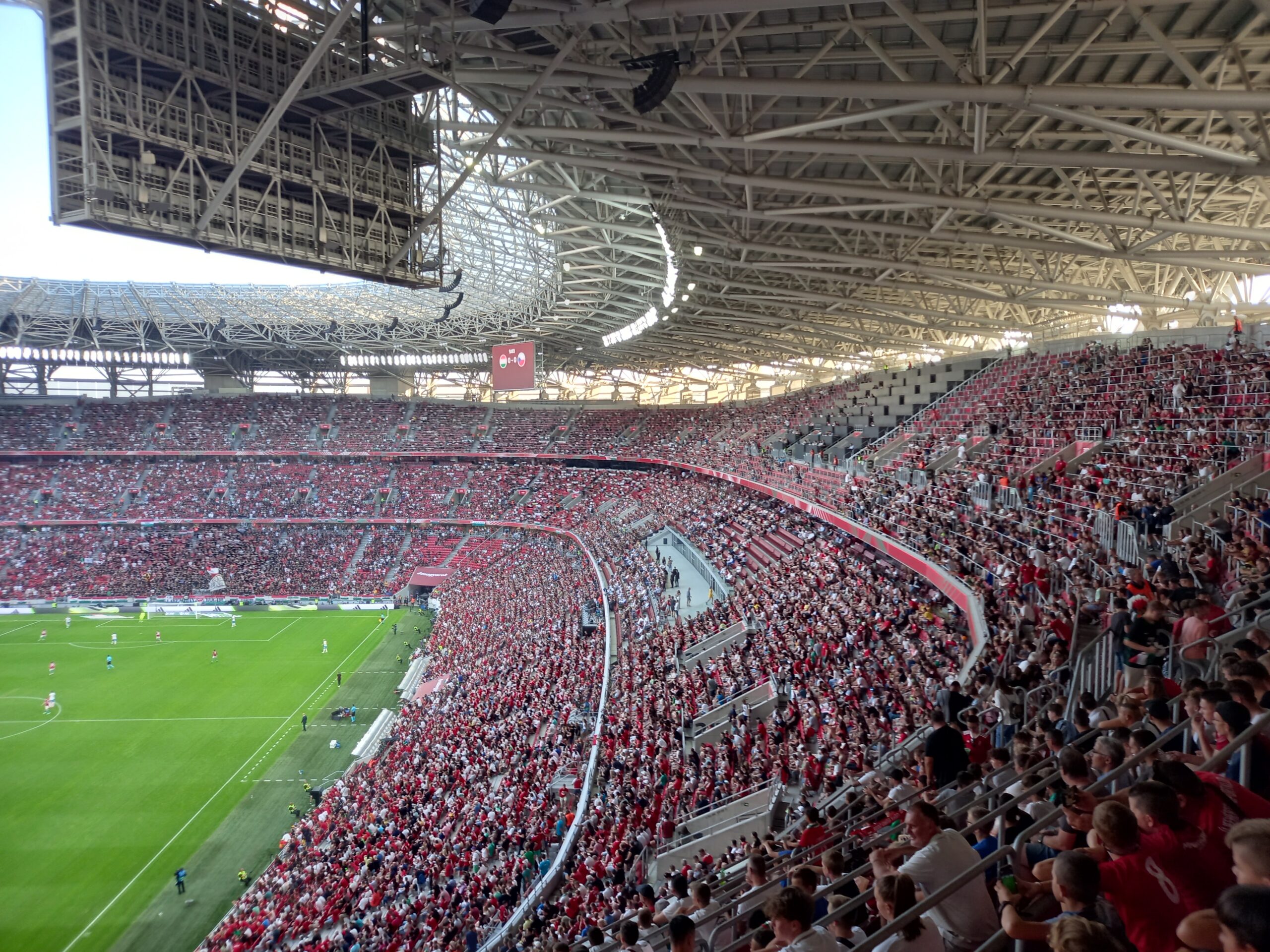 Szeptemberben ajándékba kaptunk néhány jegyet az NB1-es BVSC-Vasas futball mérkőzésre, amelyre tanulóink nagy lelkesedéssel készültek, és aktív drukkolással támogatták a házigazdákat a játékban.