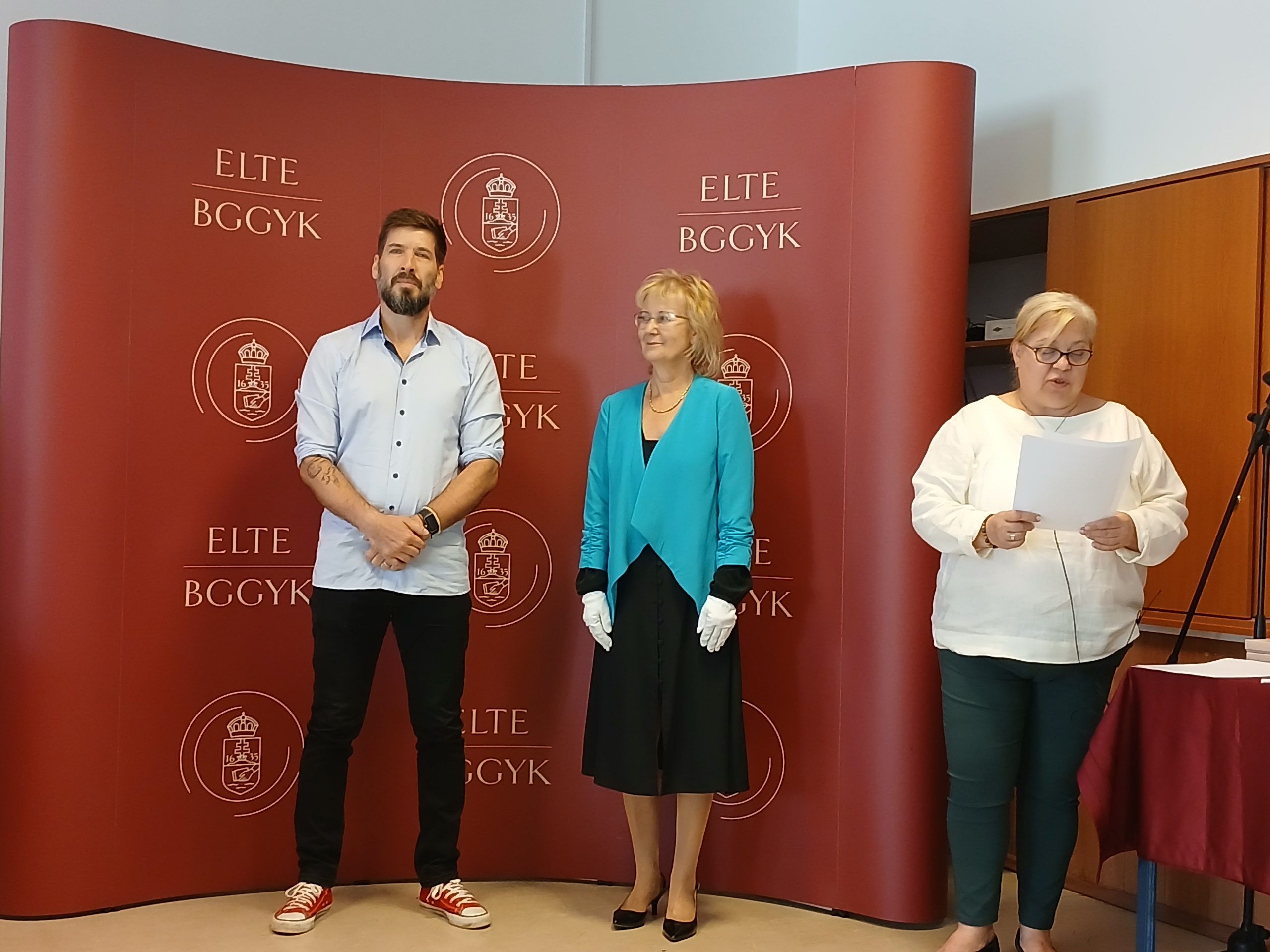 Szegedi Ádám, a Vakok EGYMI Gyermekotthon intézményegység vezetője, a látássérült személyek pedagógiája és rehabilitációja szakirányon a gyakorlatvezetés terén végzett munkájáért Gordosné Szabó Anna-díjban részesült.